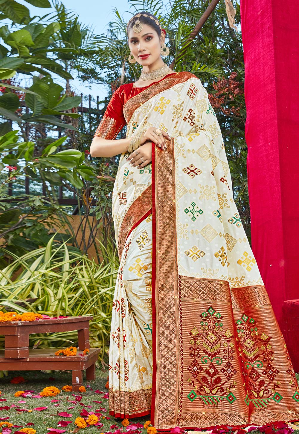 Off White Silk Saree With Blouse 264849