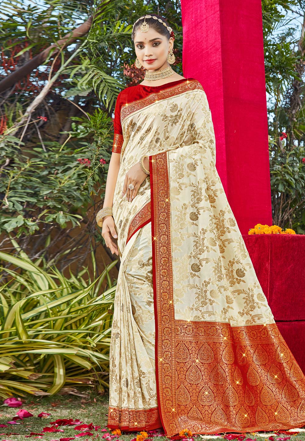 Off White Silk Saree With Blouse 264855