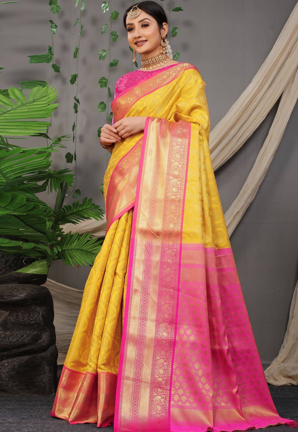 Yellow Banarasi Silk Saree With Blouse 251399