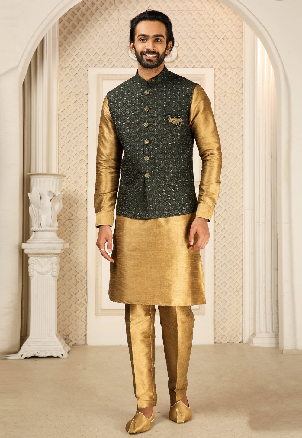 Golden Banarasi Silk Kurta Pajama With Jacket 251964