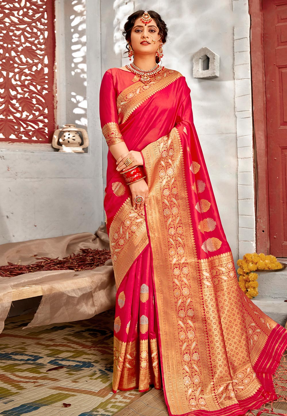 Magenta Banarasi Silk Saree With Blouse 245638