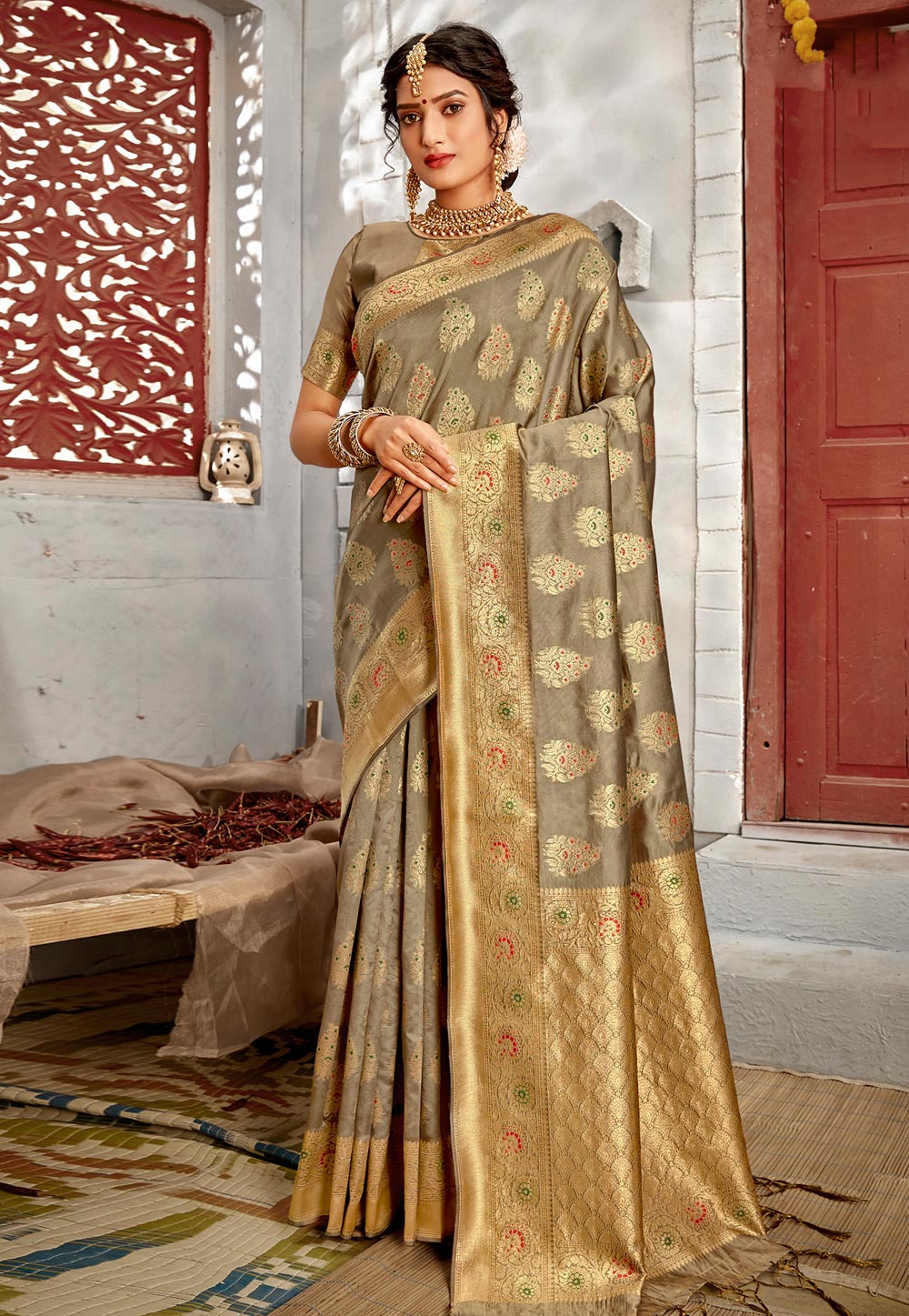 Golden Banarasi Silk Saree With Blouse 245644