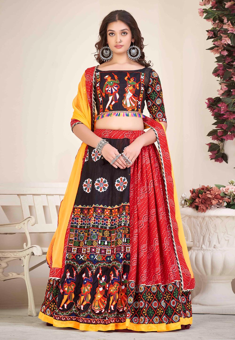 What is the difference between a ghagra choli and a lehenga? - Quora
