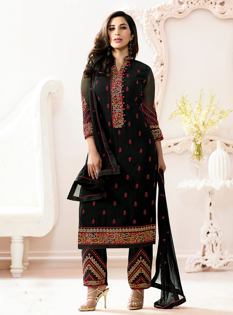 Sophie Choudry Black Georgette Pakistani Style Suit 91142