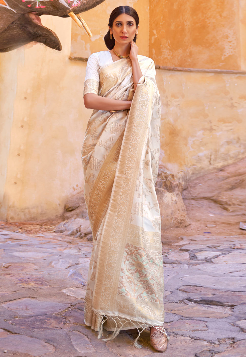 Off White Silk Saree With Blouse 264374