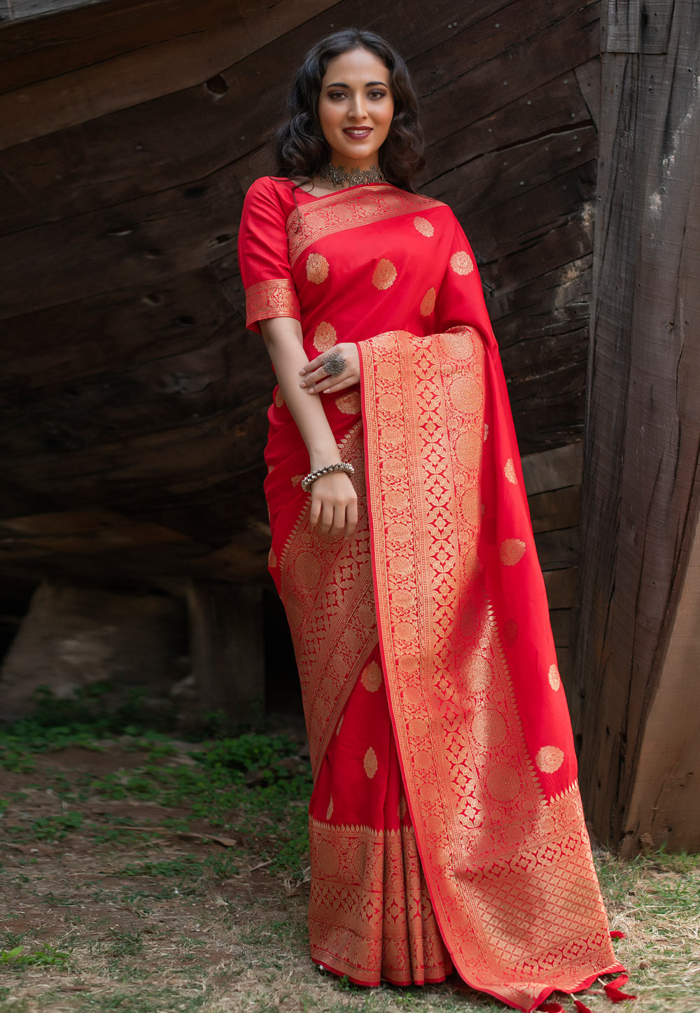 Red Banarasi Silk Saree With Blouse 231374