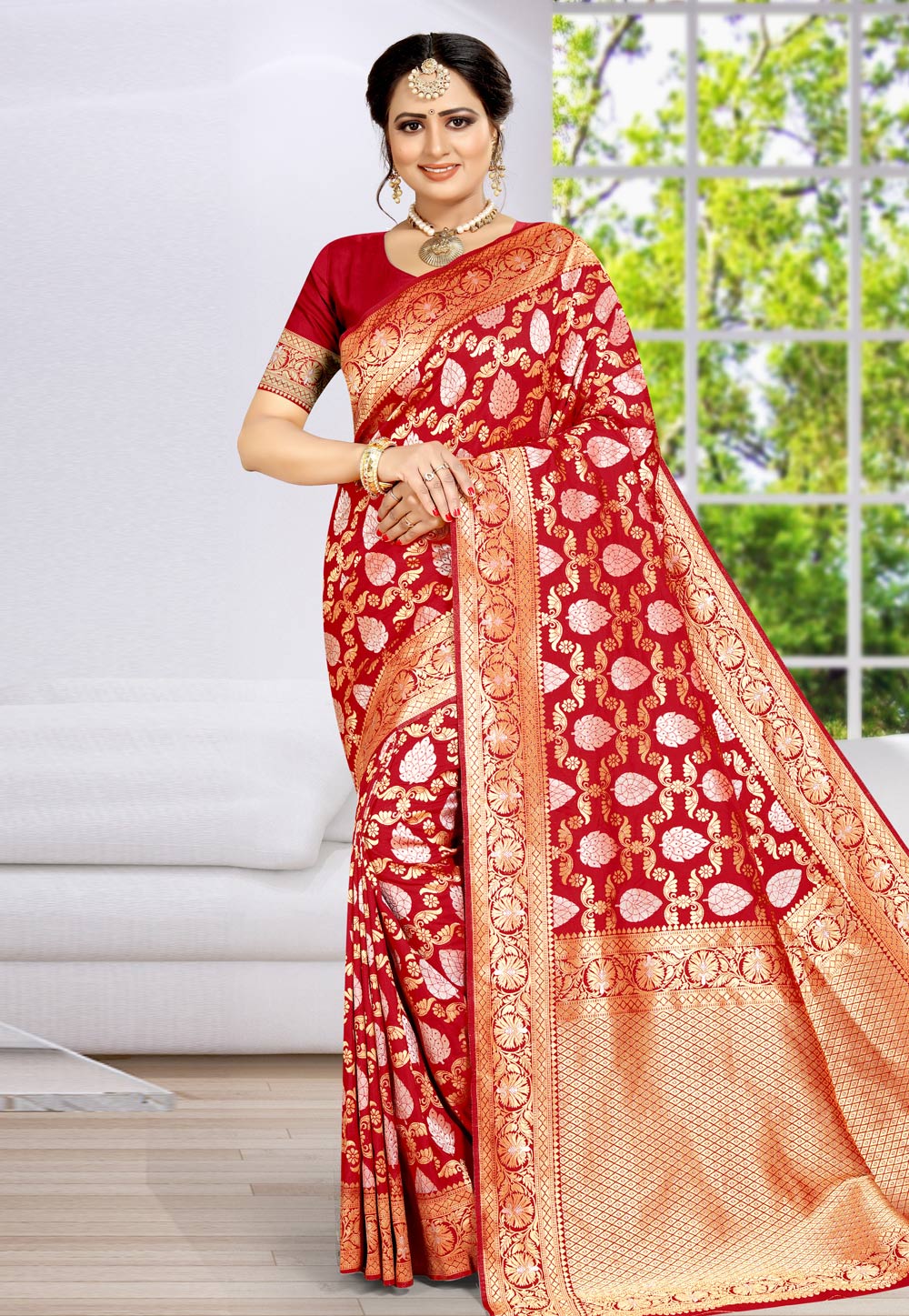 Red Banarasi Silk Saree With Blouse 203486