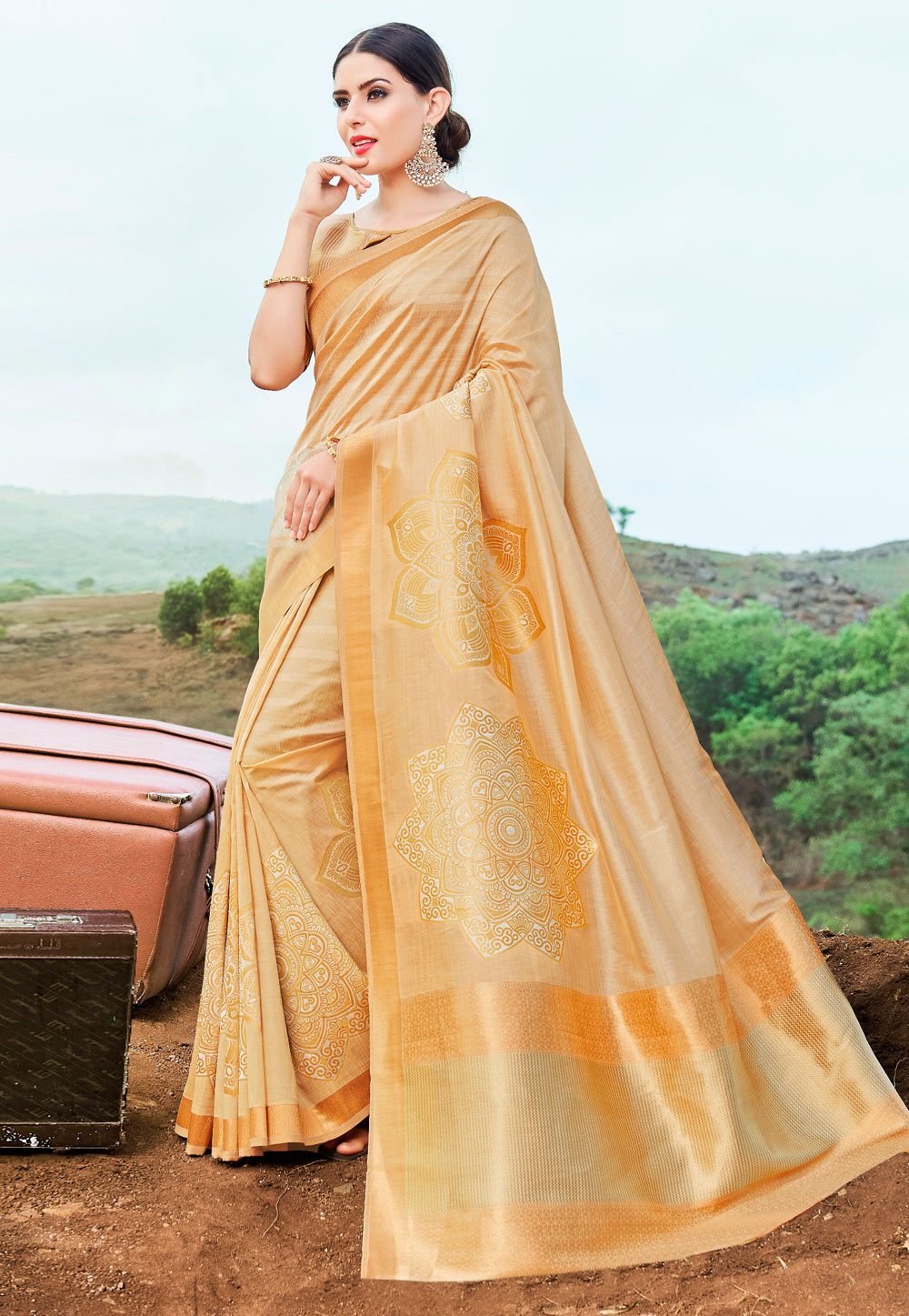 Golden Banarasi Silk Saree With Blouse 215773