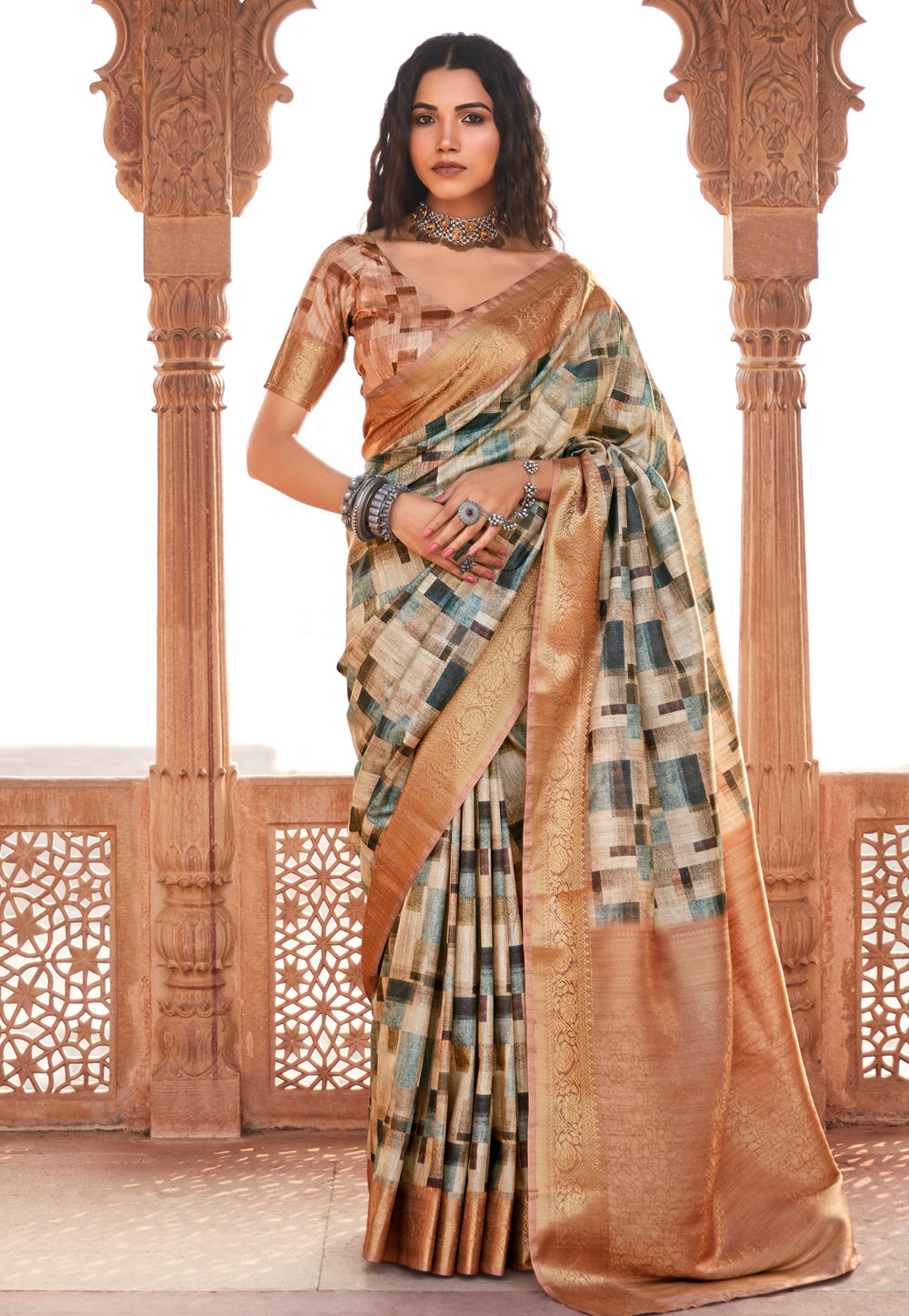 Beige Tussar Saree With Blouse 277386