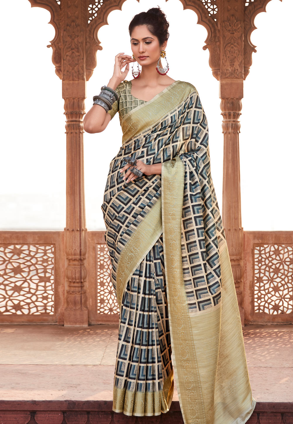 Beige Tussar Saree With Blouse 277388