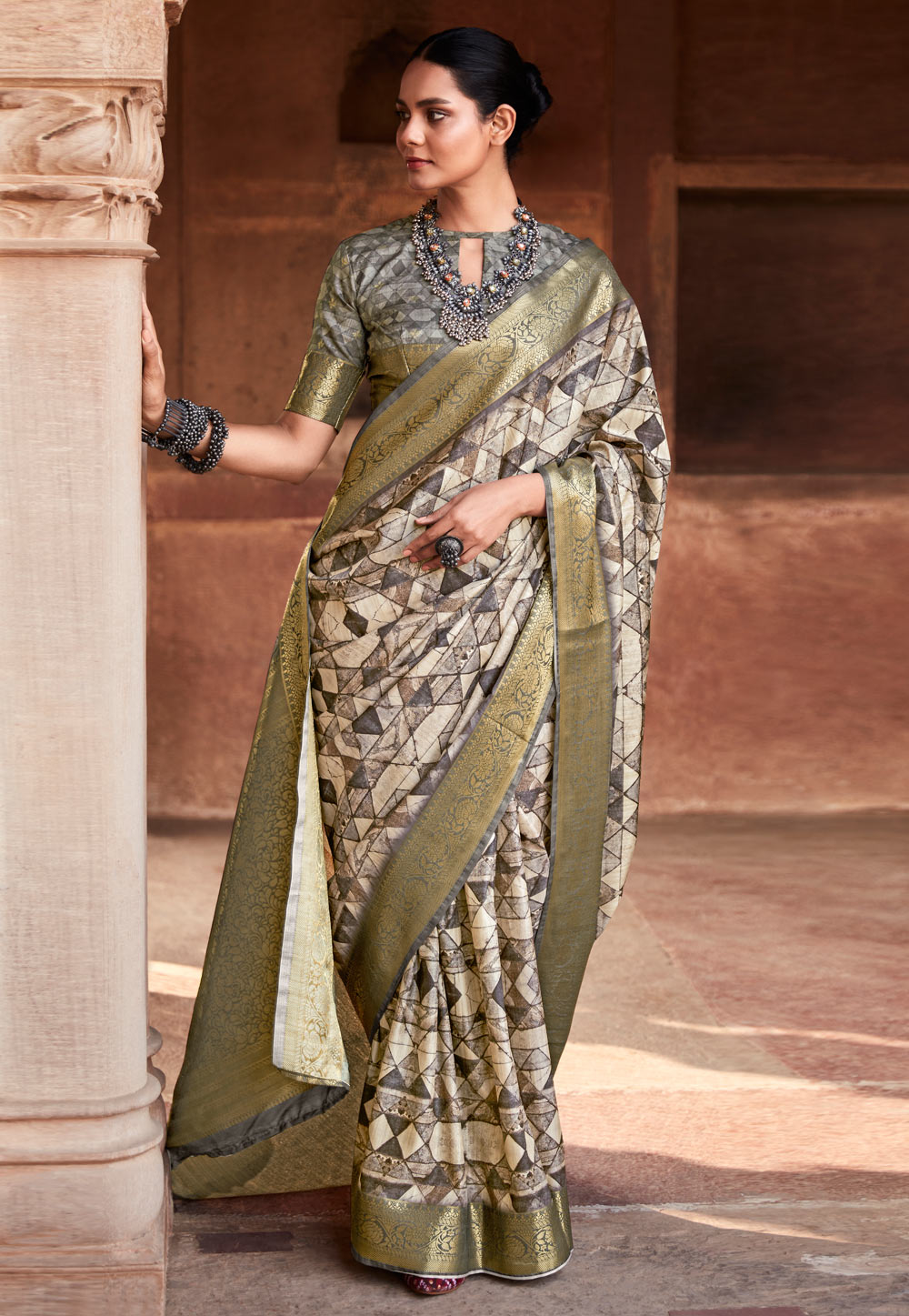 Beige Tussar Saree With Blouse 277391