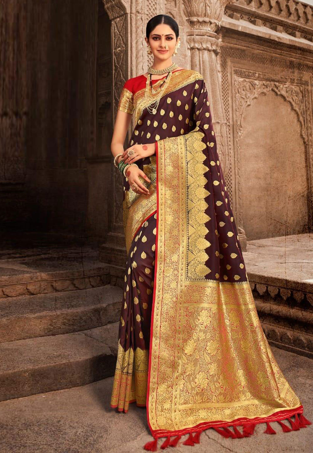 Maroon Banarasi Silk Saree With Blouse 230532