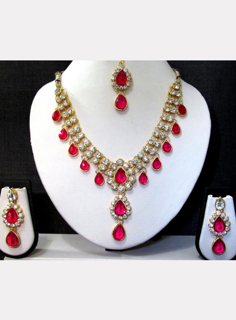 Pink Alloy Light Set With Earrings and Maang Tikka 126009