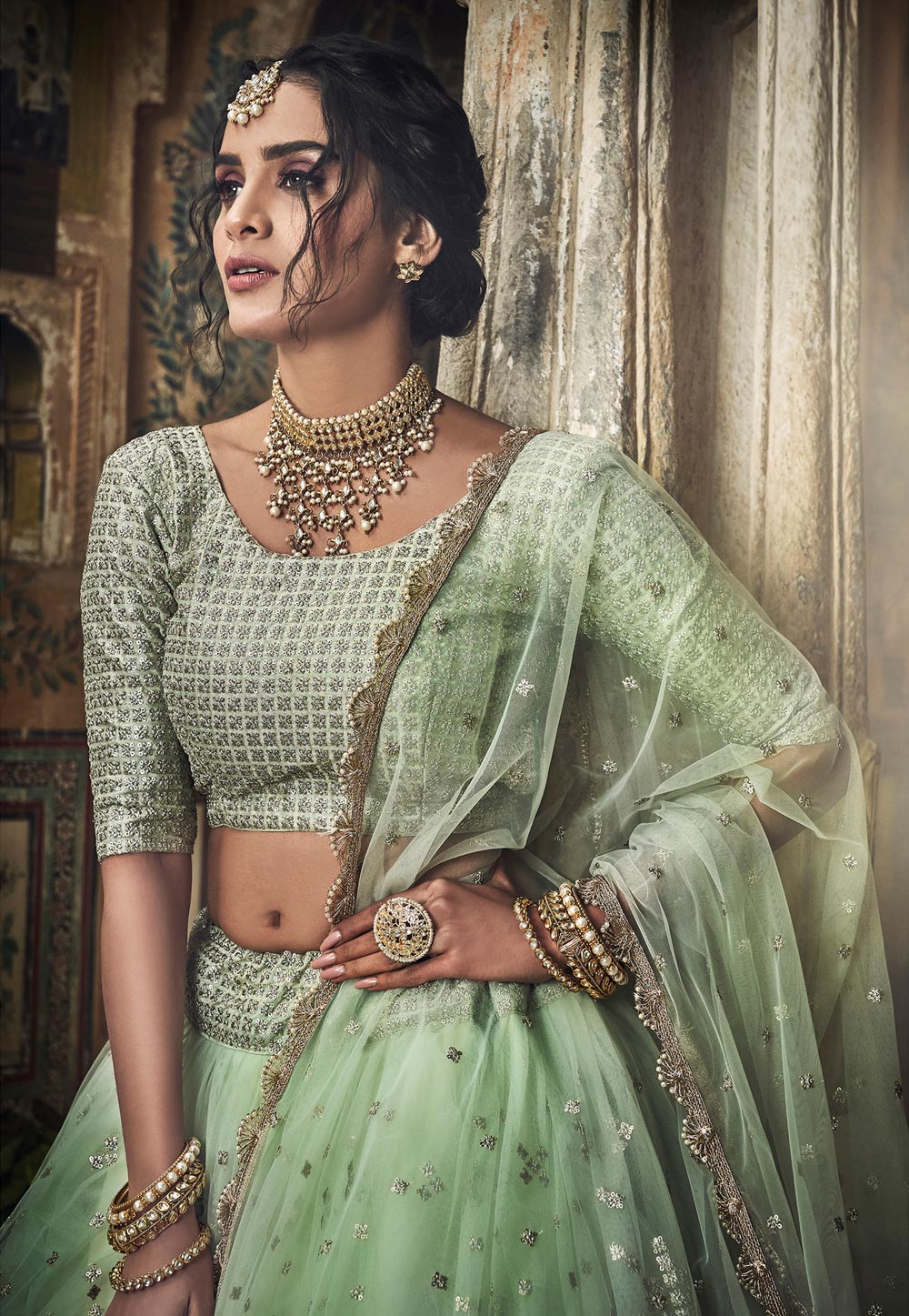 Unleash Your Ivory Lehenga Glamour: Top Jewelry Hues That Pop! |  WeddingBazaar