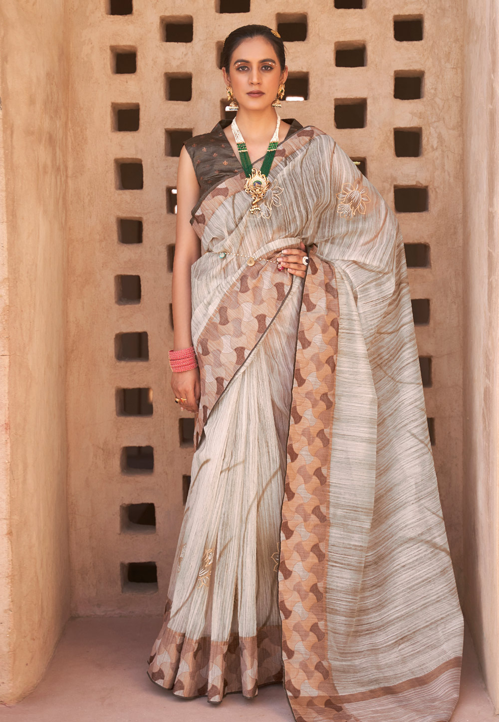 Off White Silk Saree With Blouse 247077