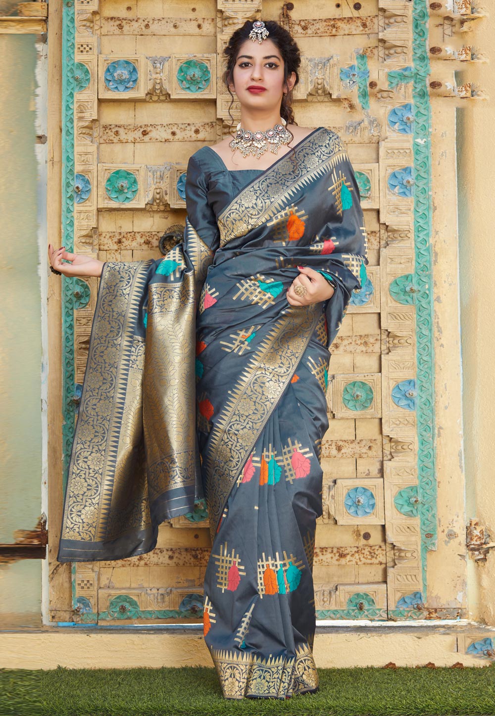 Grey Banarasi Silk Saree With Blouse 210601