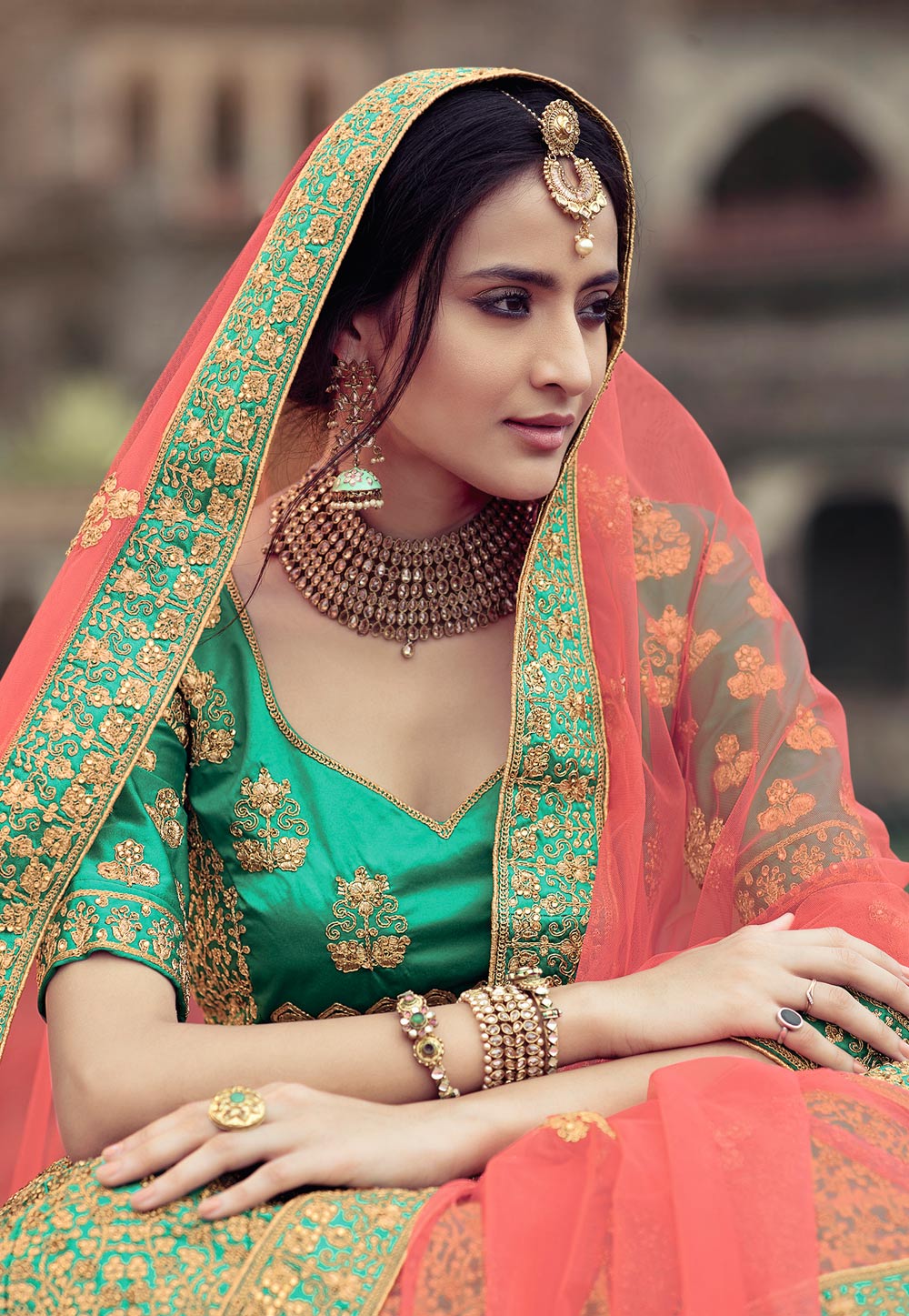 This Sabyasachi Bride Opted For Gold And Emerald Jewellery To Amp Up Her  Look On Her D-Day