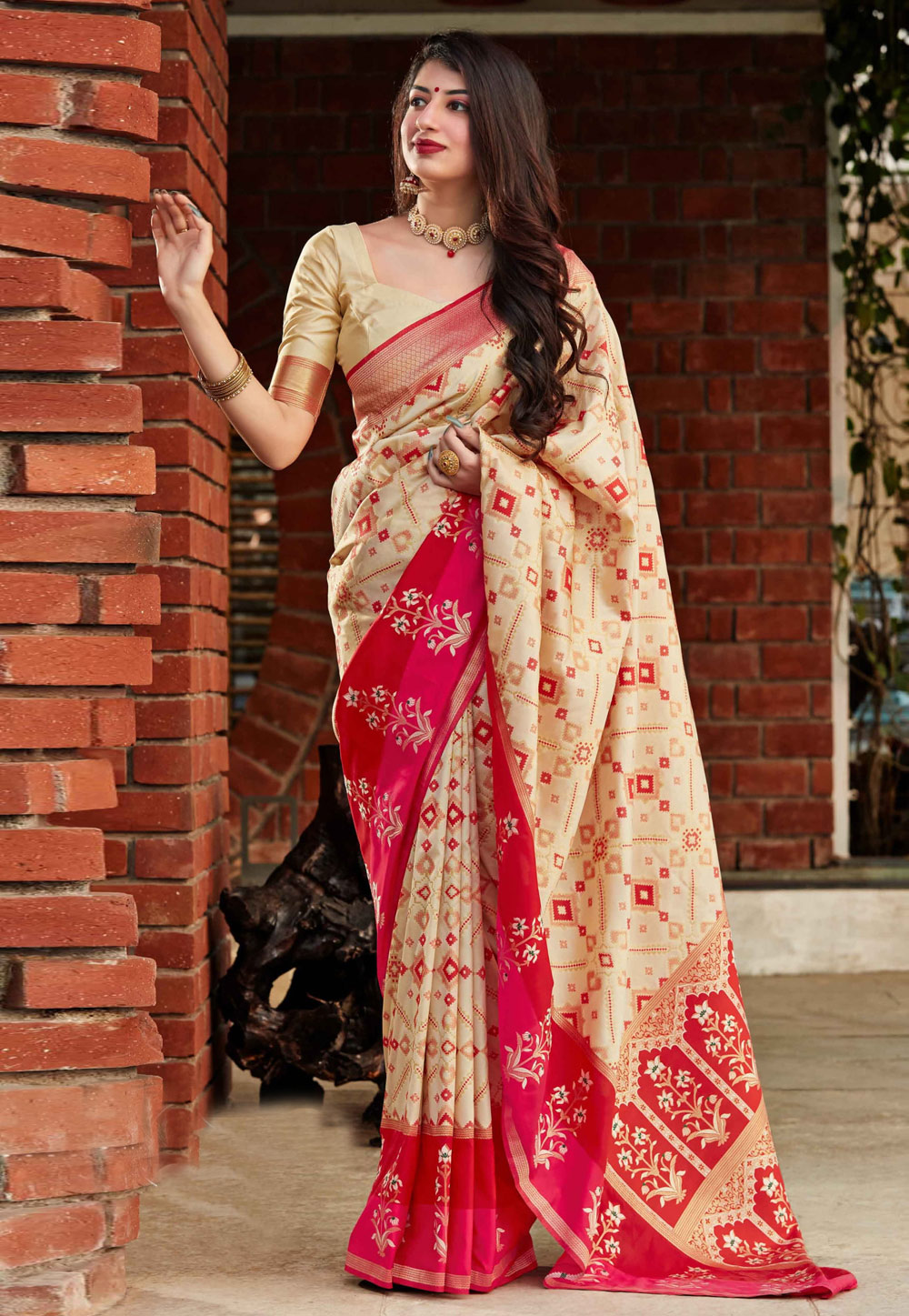 Beige Banarasi Silk Saree With Blouse 237078