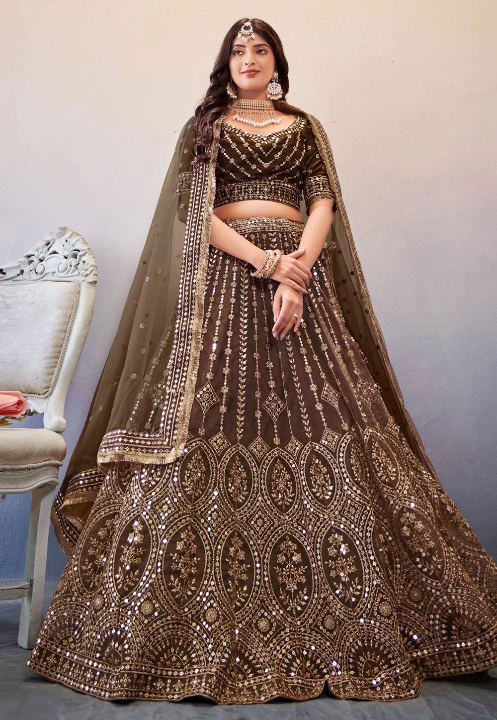 सब्यसाची के डिजाइनर लहंगे दुल्हन को देंगे Royal Look - sabyasachi designer lehenga  collections for brides-mobile