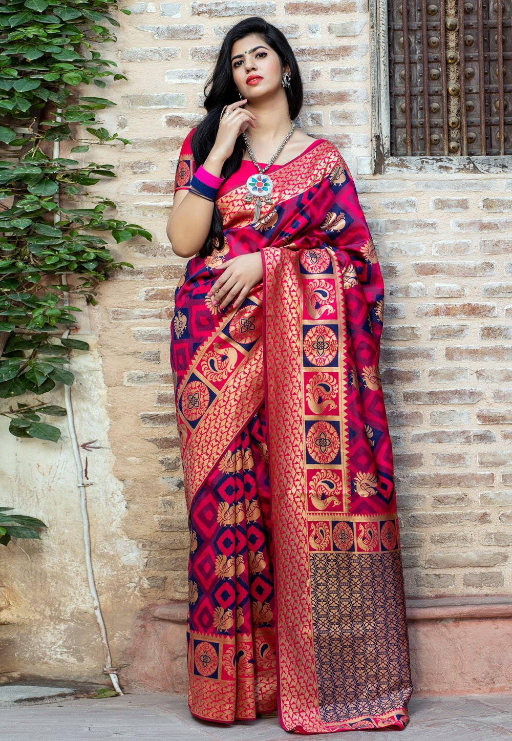 Magenta Banarasi Silk Saree With Blouse 213527