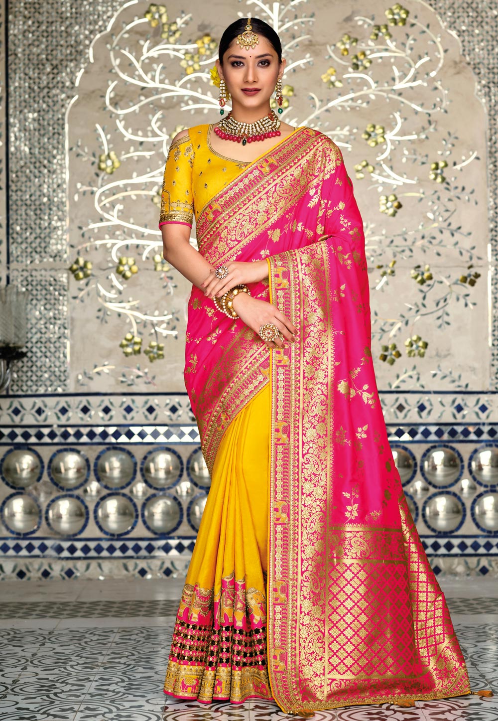 Magenta Banarasi Silk Saree With Blouse 243112