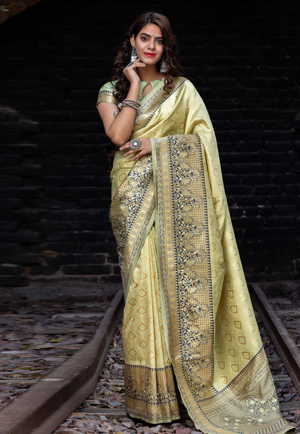 Pista Green Banarasi Silk Saree With Blouse 217021