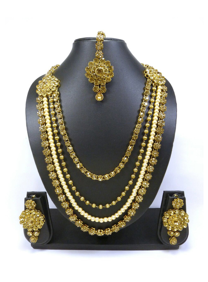 Golden Brass Kundan Set With Earrings and Maang Tikka 109128