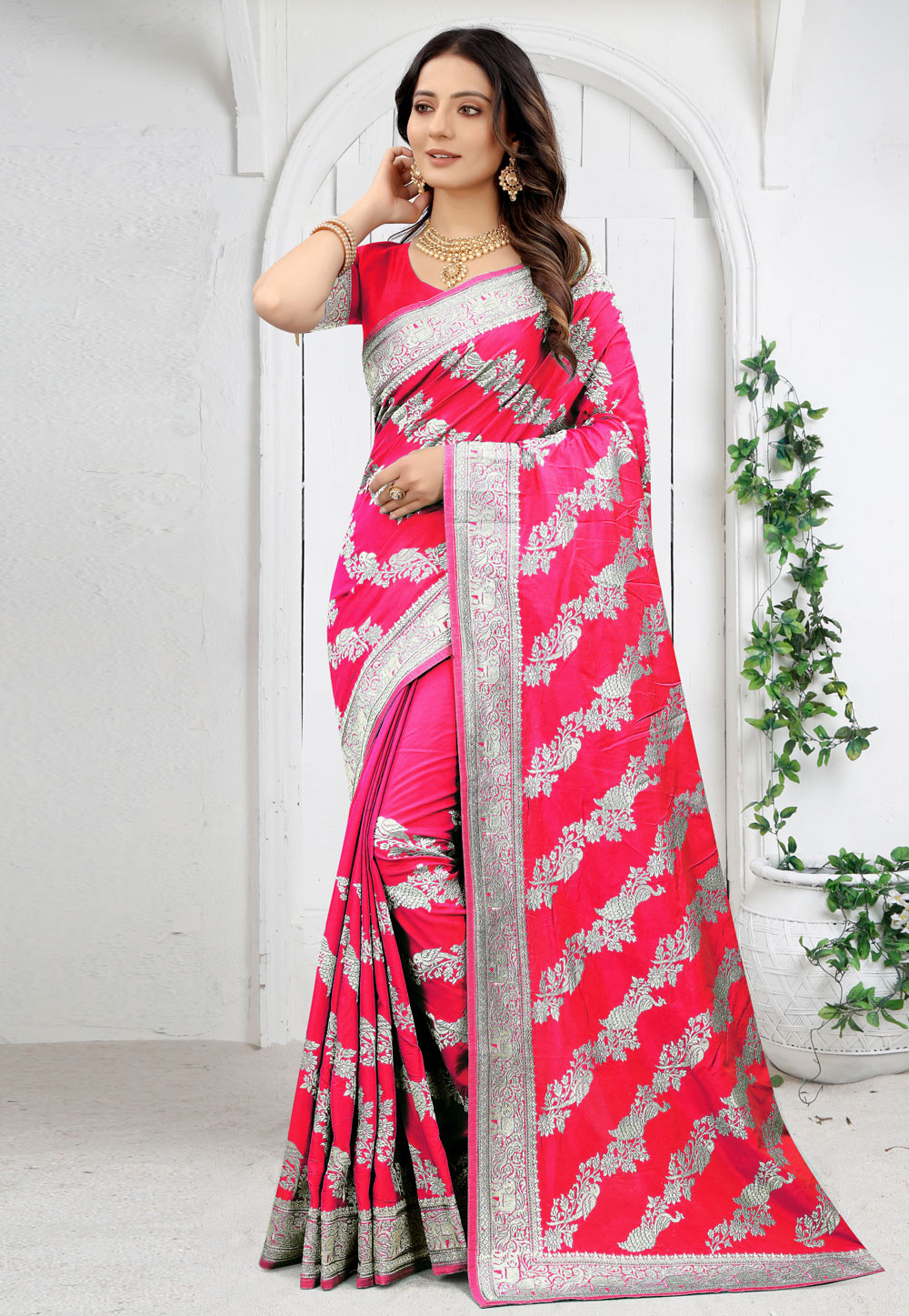 Magenta Banarasi Silk Saree With Blouse 242413