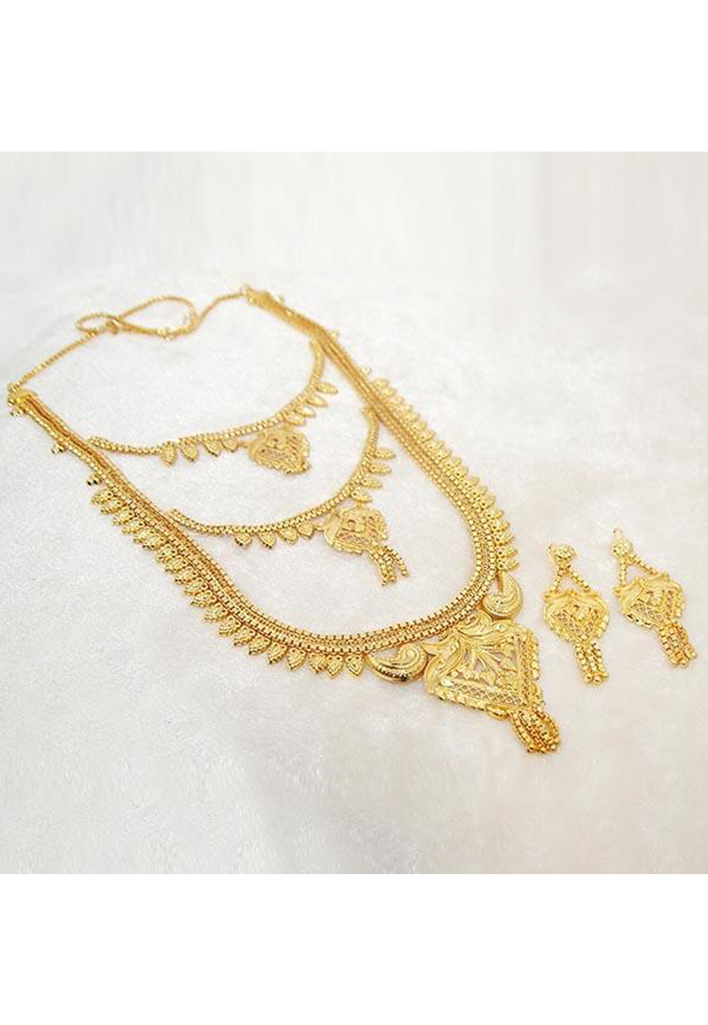 Golden Alloy Heavy Necklace Set With Earrings 200987