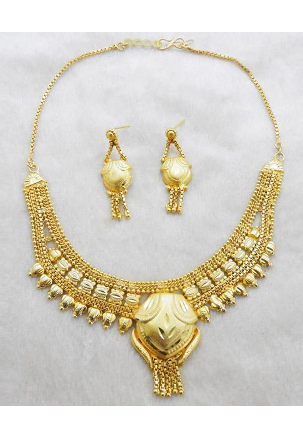 Golden Alloy Heavy Necklace Set With Earrings 200990