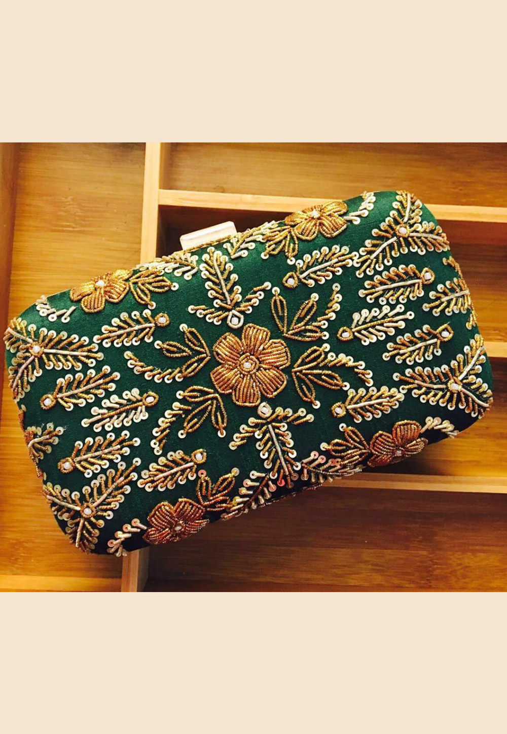 Green Synthetic Embroidered Clutch 189246