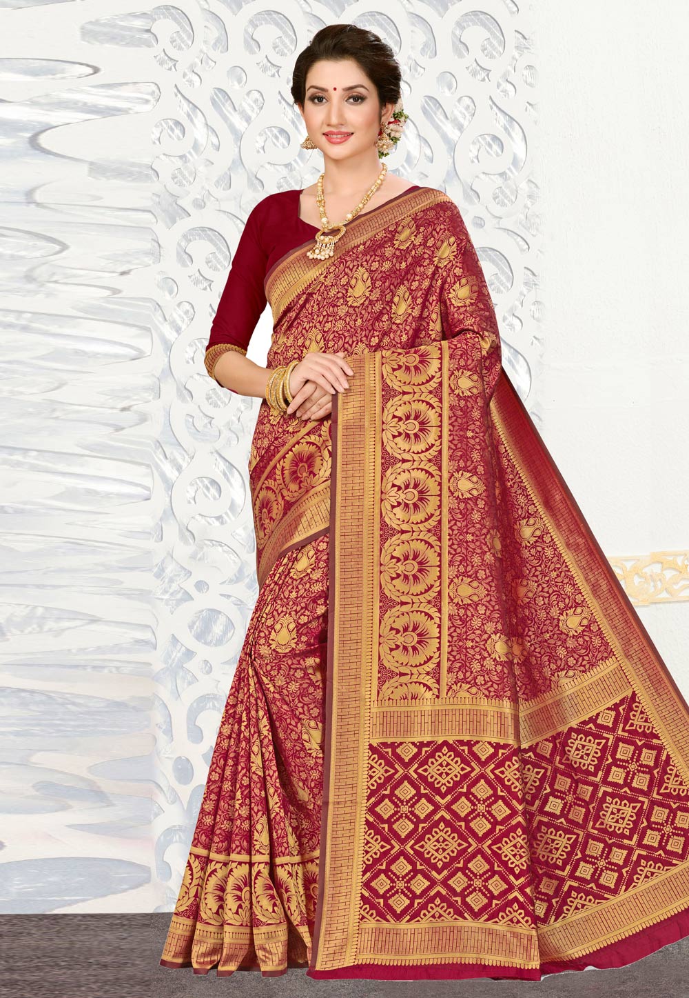 Maroon Banarasi Silk Saree With Blouse 220120