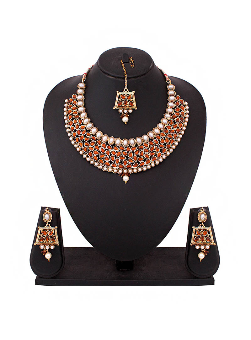Brown Brass Kundan Necklace With Earrings and Maang Tikka 66744