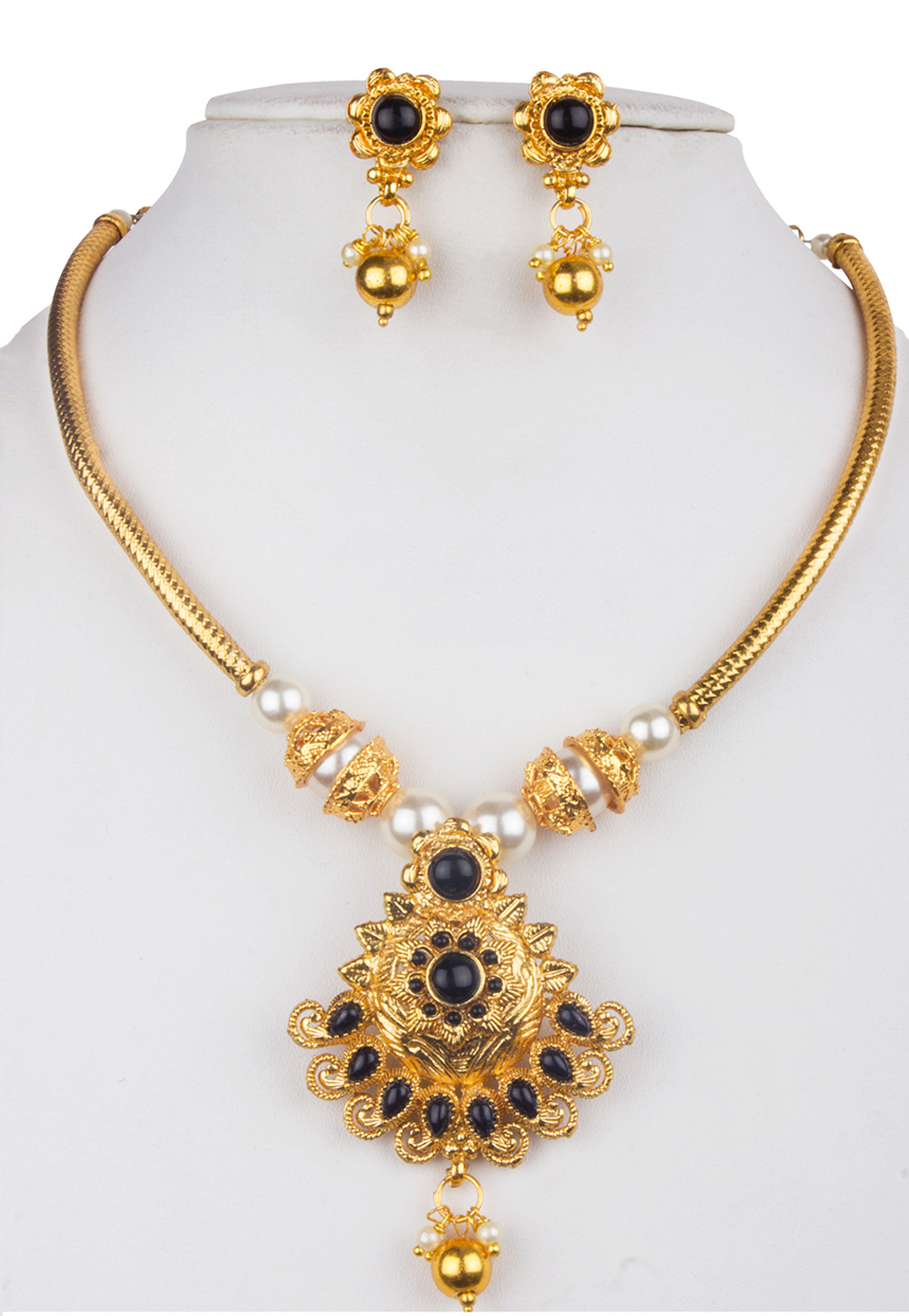 Golden Alloy Kundan Necklace With Earrings 156264