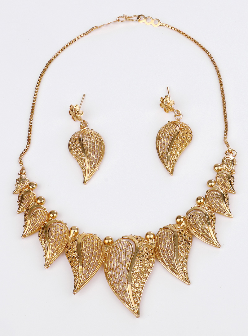 Golden Brass Necklace With Earrings 153199