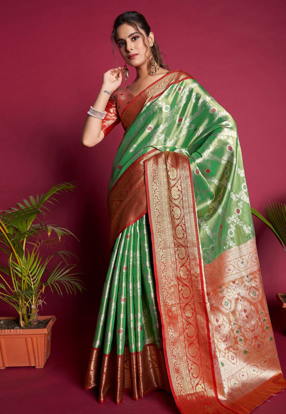 Green Kanjivaram Silk Saree With Blouse 262263