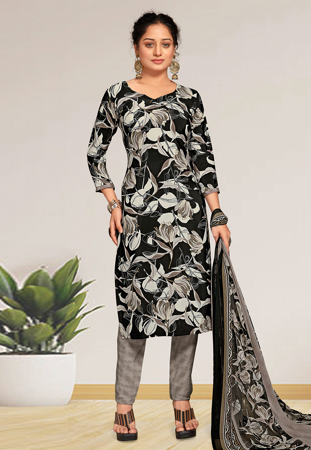 Black Crepe Pakistani Suit 275037