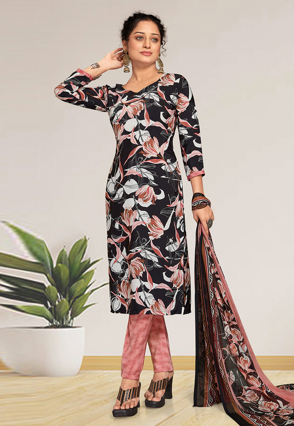 Black Crepe Pakistani Suit 275039