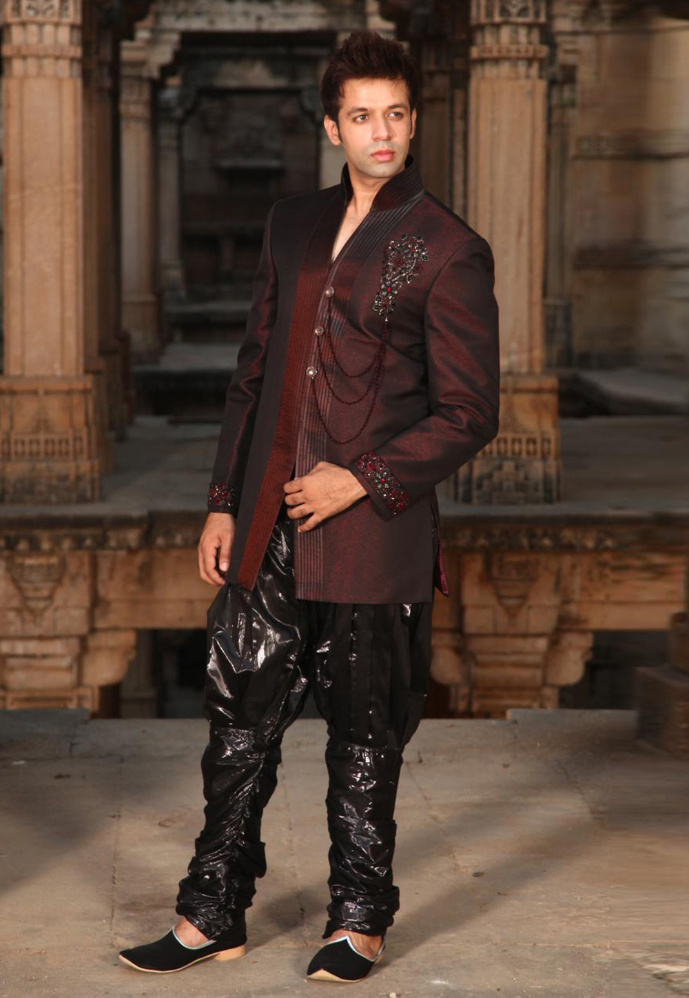Pinkish Maroon Dobby Textured Cross Placket Bandhgala Suit | Jodhpuri suits  for men, Maroon, Blazers for men