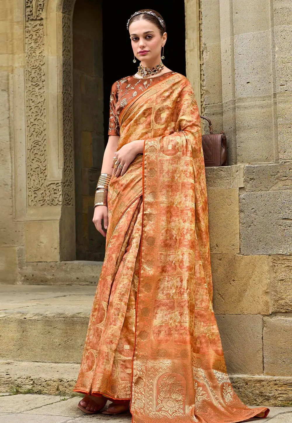 Beige Jacquard Silk Saree With Blouse 302279