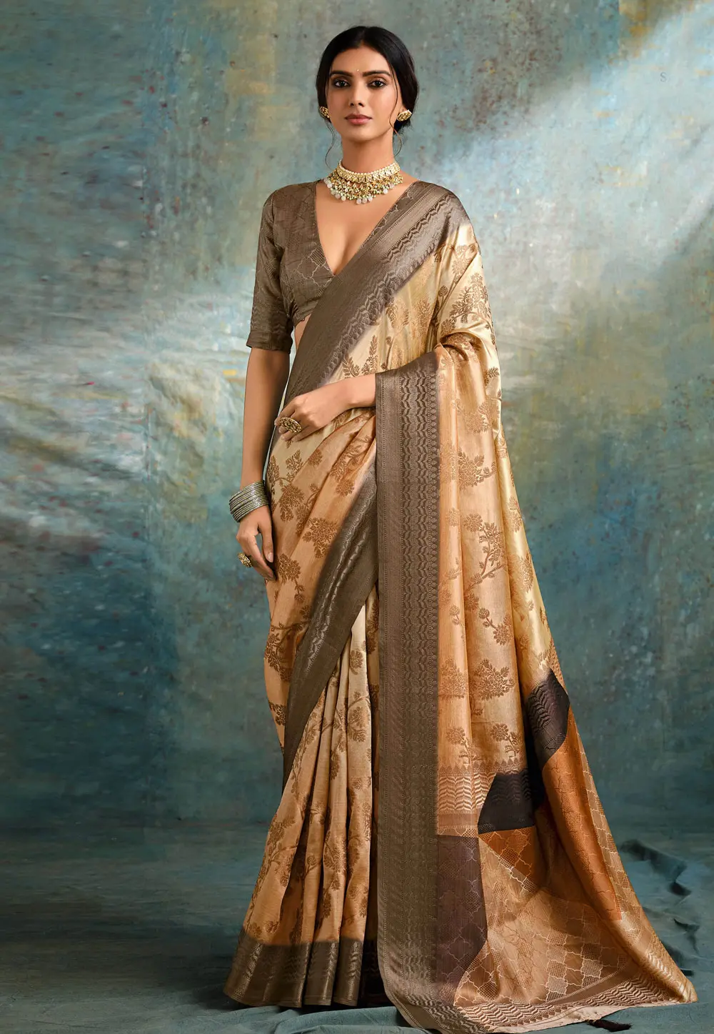 Beige Jacquard Silk Saree With Blouse 302257