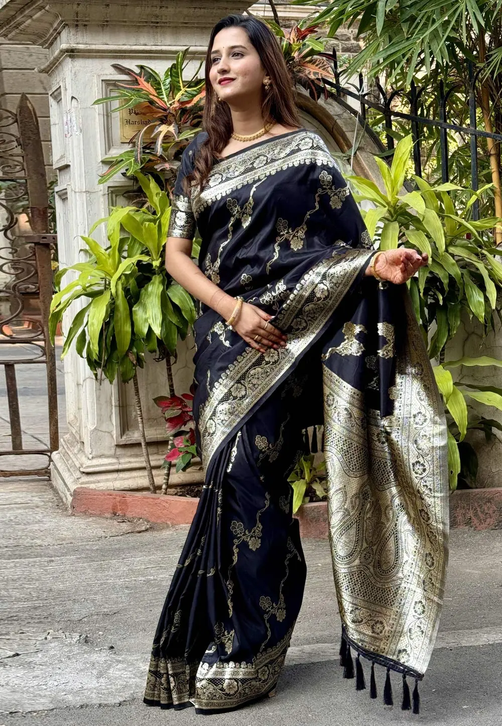 Black Banarasi Silk Saree 301018