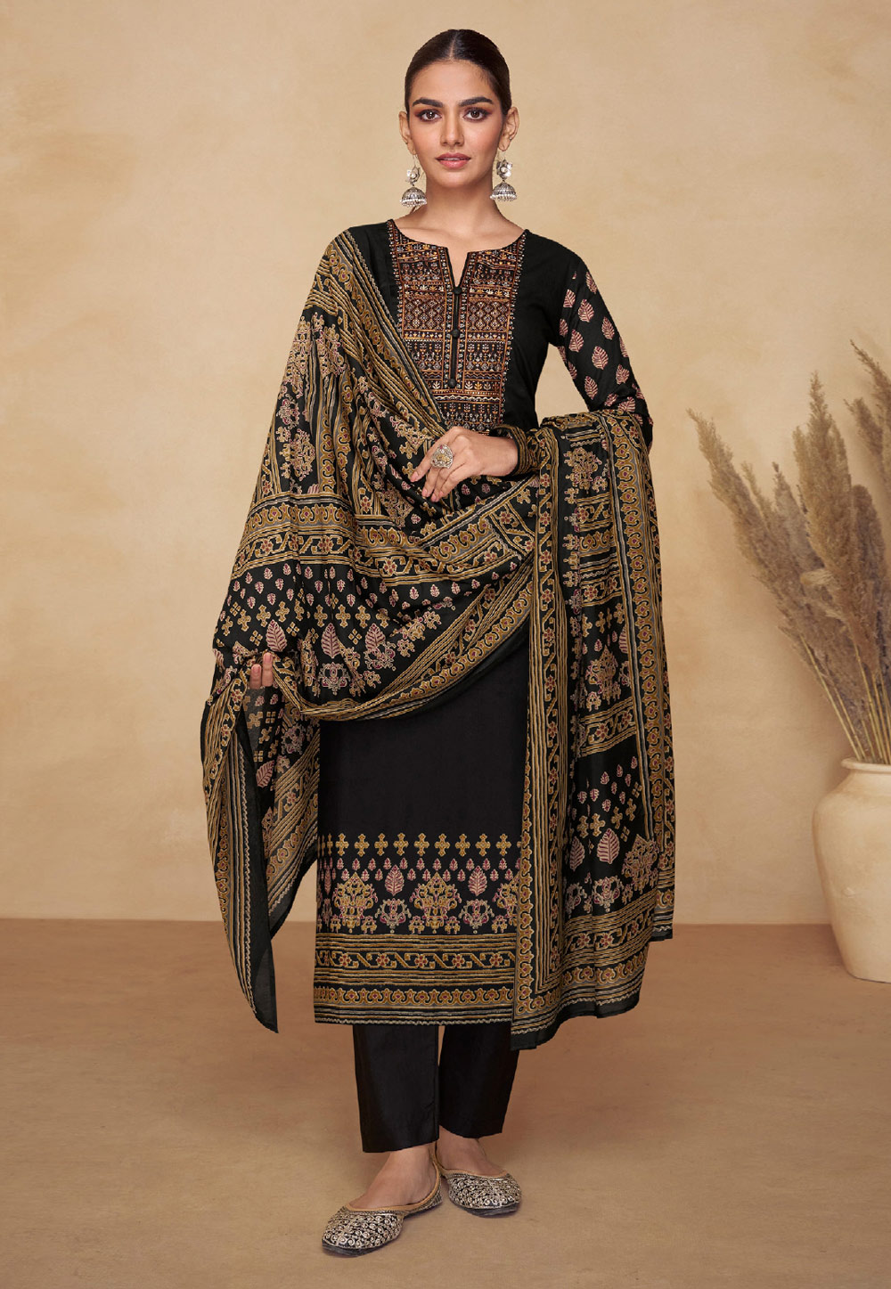 Black Cambric Cotton Pakistani Suit 286874
