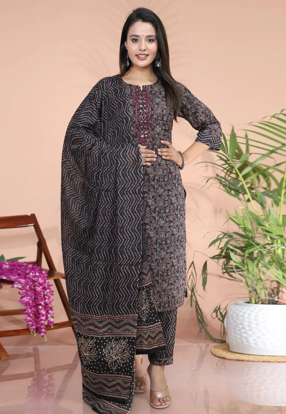 Black Cotton Readymade Pakistani Suit 304603