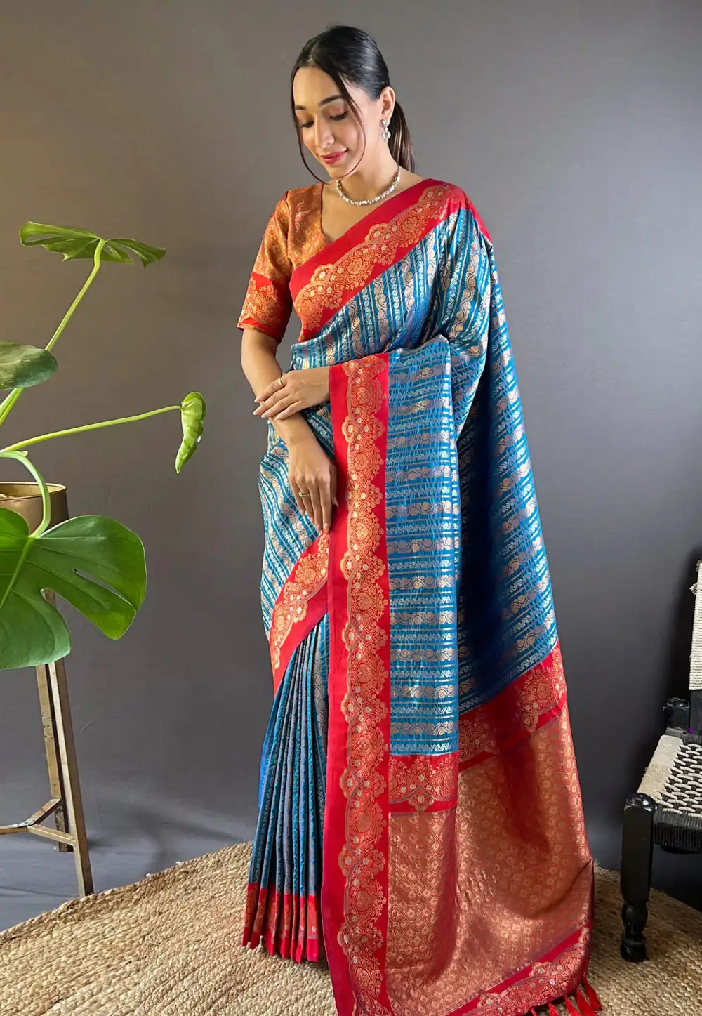 Blue Silk Saree With Blouse 292689