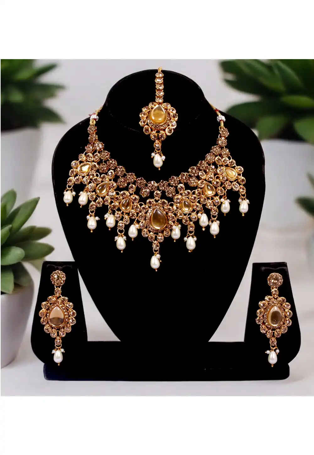 Brown Alloy Austrian Diamonds and Kundan Necklace Set With Earrings and Maang Tikka 292913