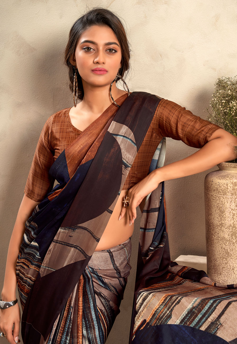 Banarasee Organza Silk Scallop Border Saree & Contrast Blouse-Deep Gre