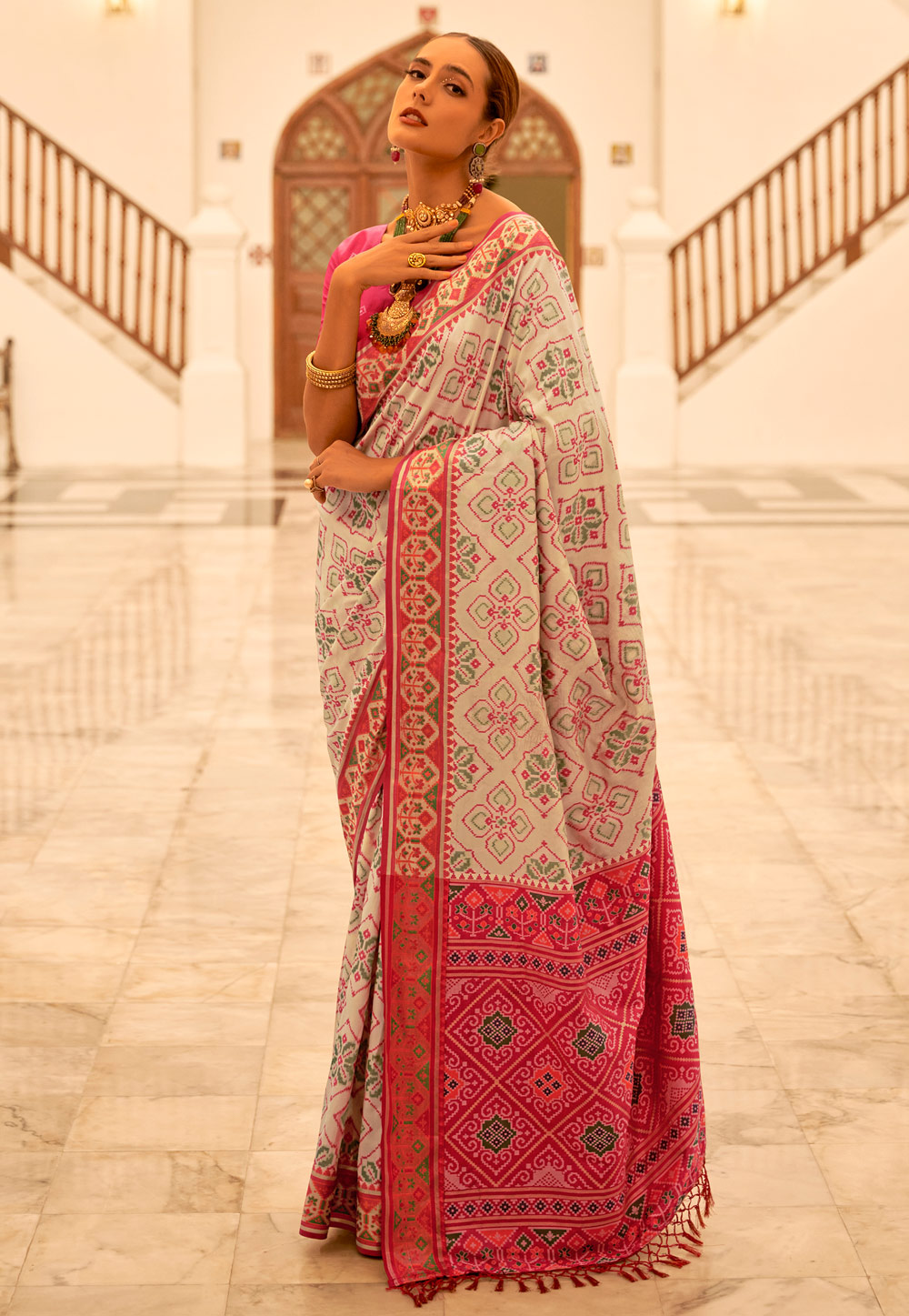 Cream Banarasi Silk Saree With Blouse 286139