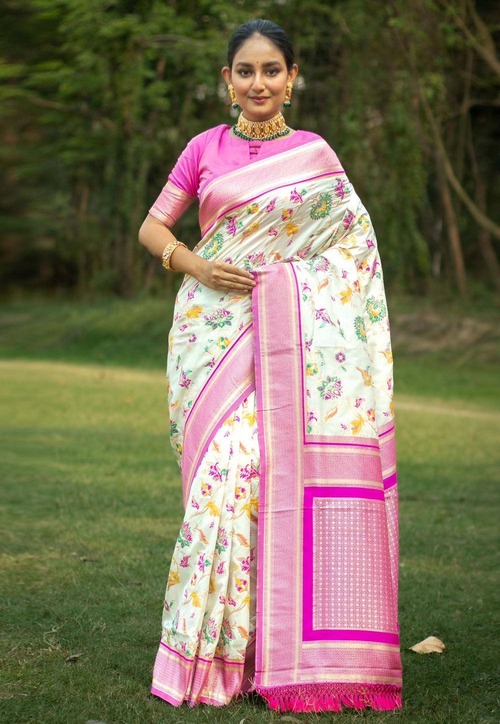 Cream Banarasi Silk Saree With Blouse 285384