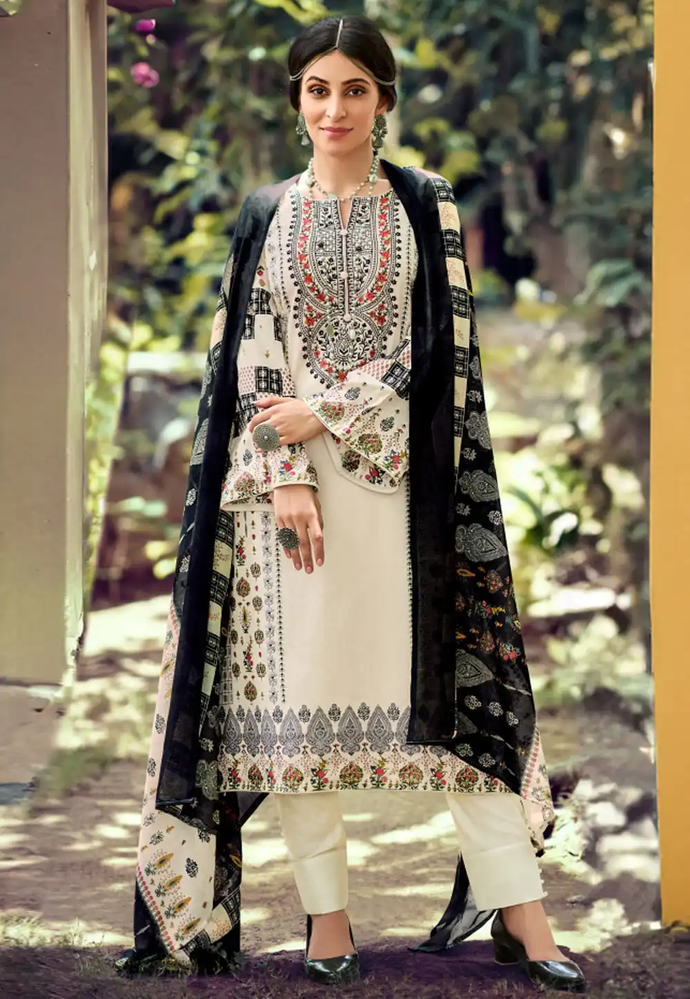 Cream Cambric Cotton Pakistani Suit 290738